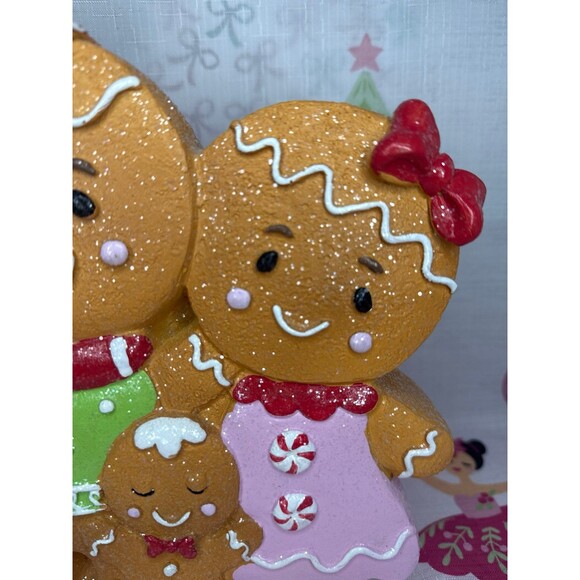 Christmas gingerbread family - Picture 4 of 6